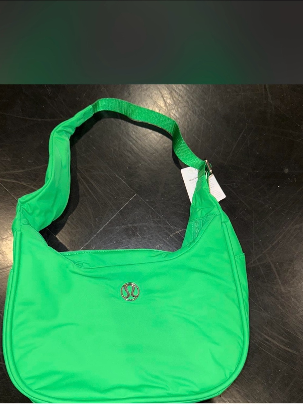 Lululemon City Essentials Shoulder Bag 4L (GREEN PUNCH) Rare color